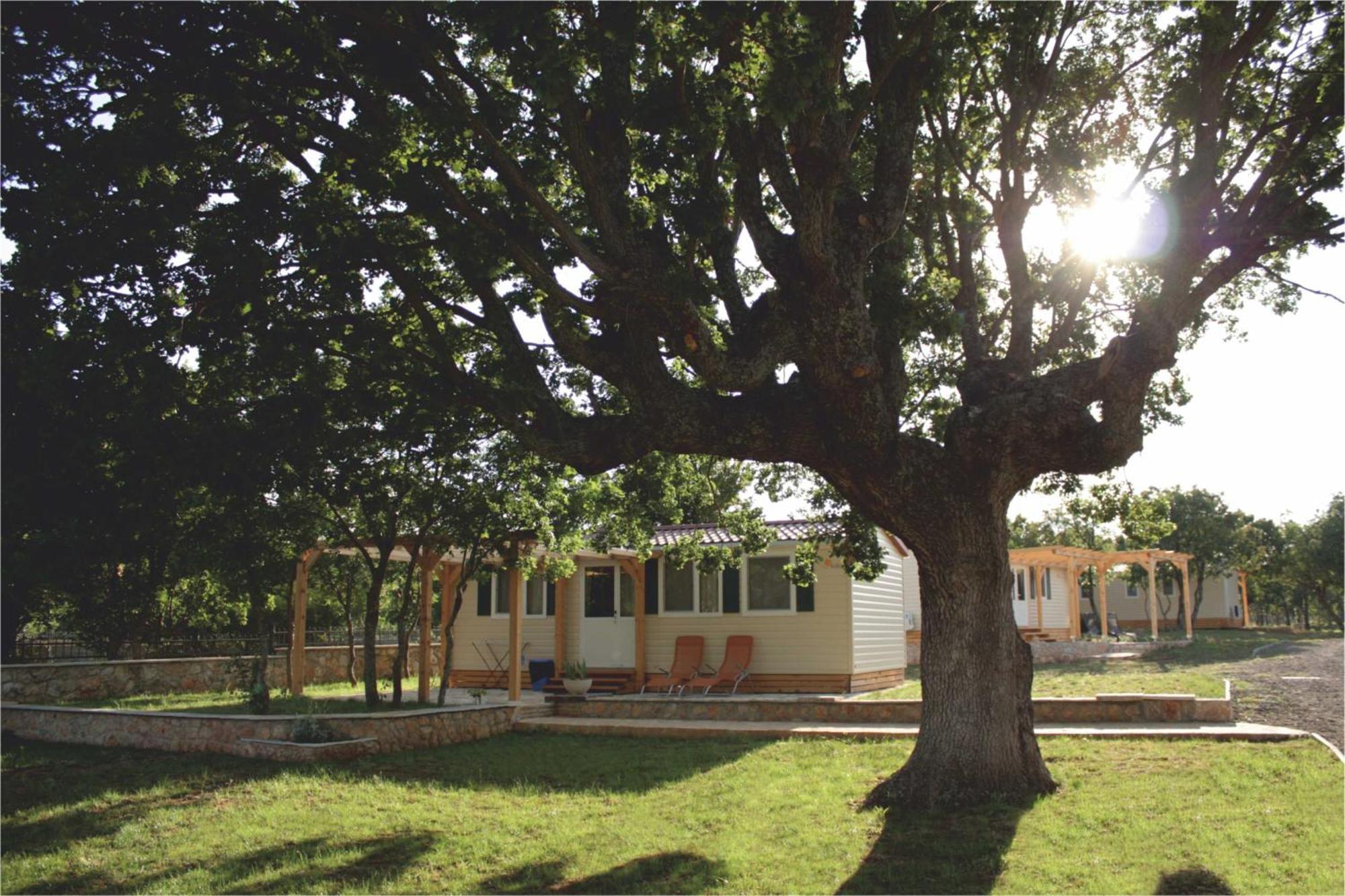 Micanovi Dvori Mobile Home Village Zrmanja โอเบรอควาซ ภายนอก รูปภาพ