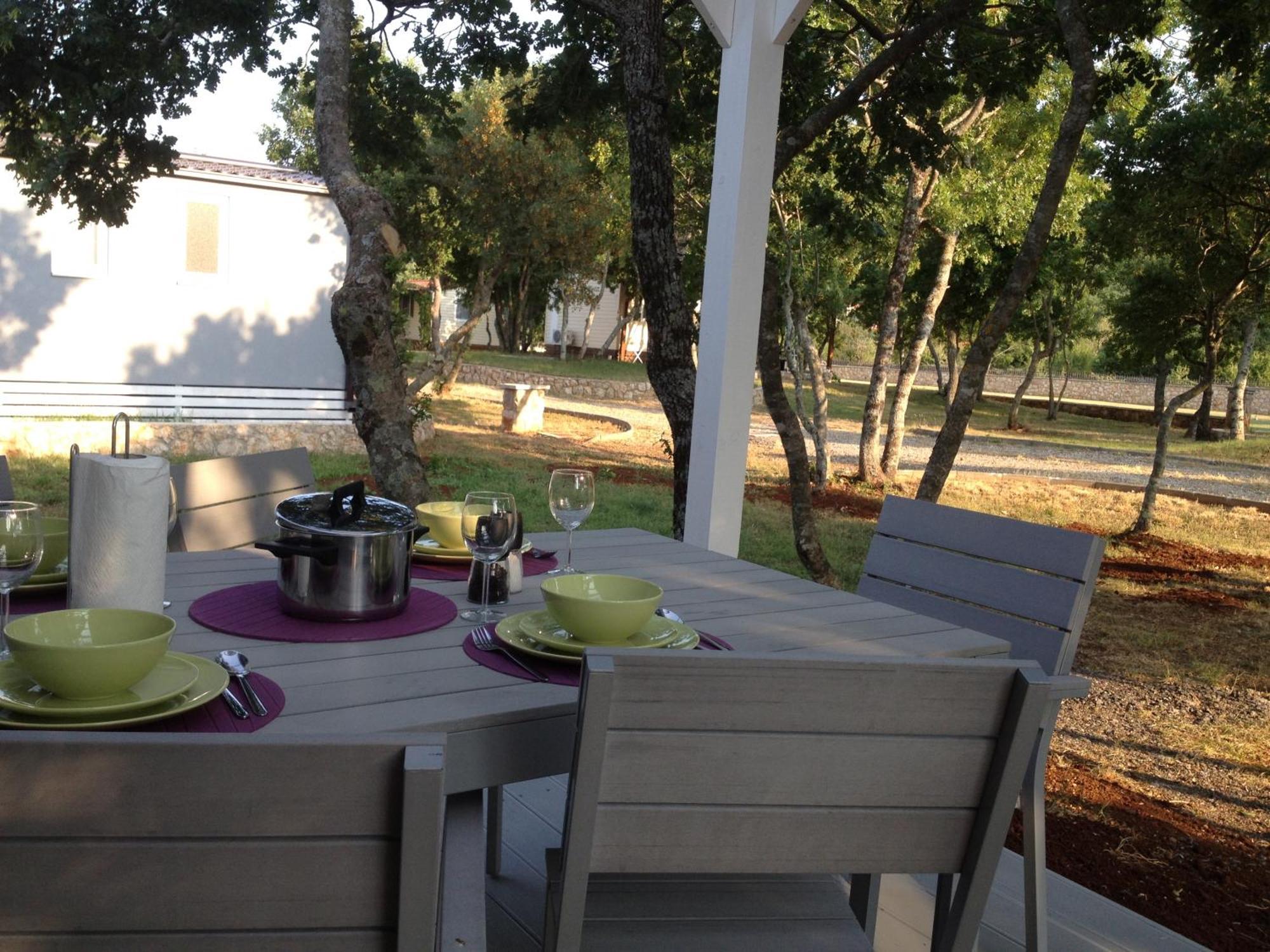 Micanovi Dvori Mobile Home Village Zrmanja โอเบรอควาซ ห้อง รูปภาพ