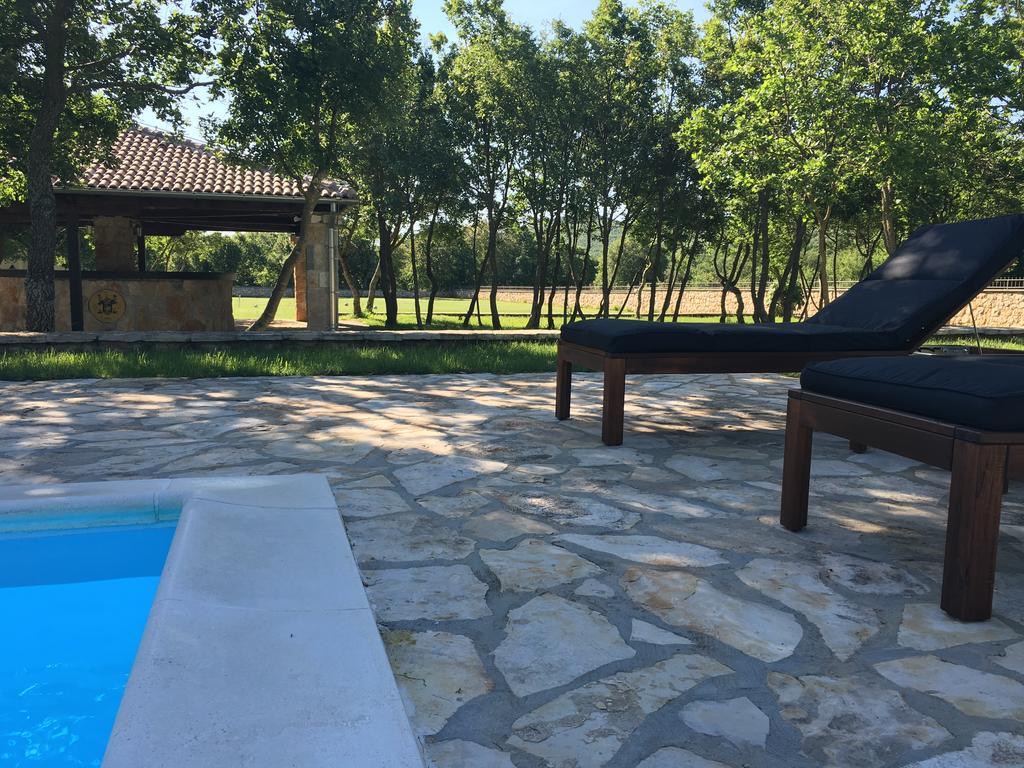 Micanovi Dvori Mobile Home Village Zrmanja โอเบรอควาซ ภายนอก รูปภาพ