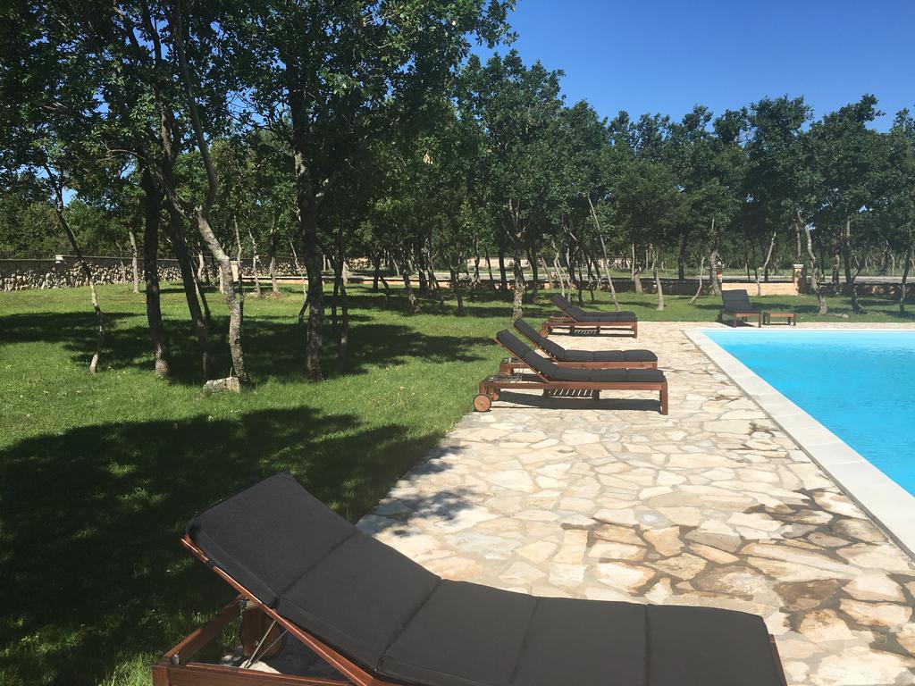 Micanovi Dvori Mobile Home Village Zrmanja โอเบรอควาซ ภายนอก รูปภาพ