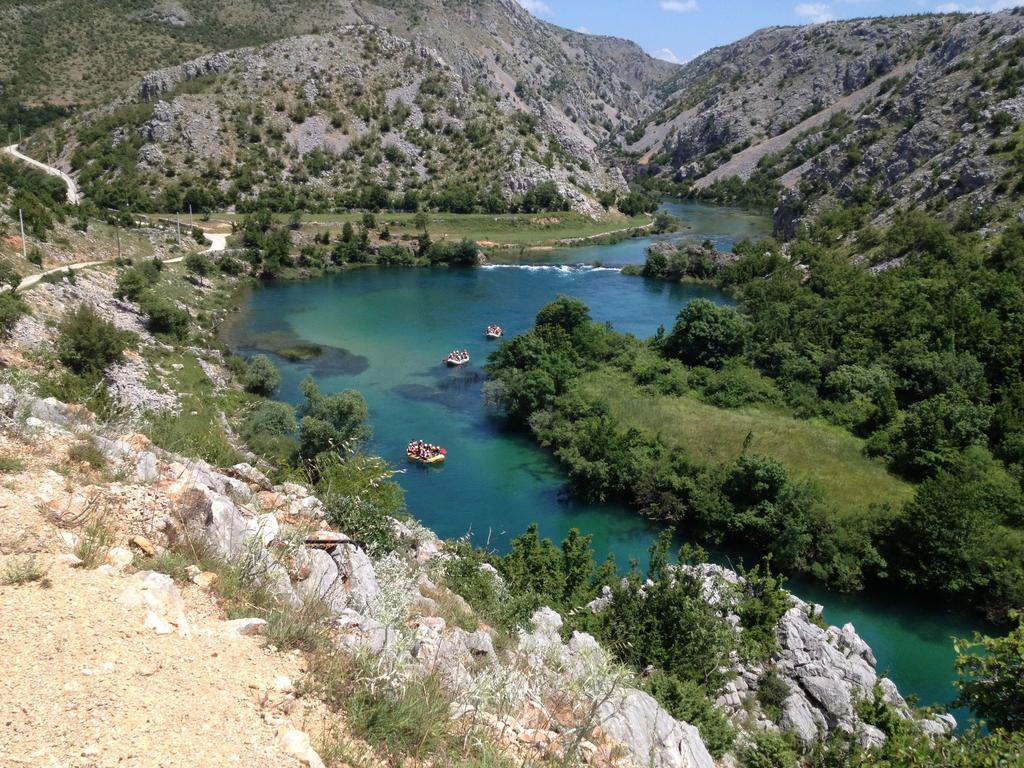 Micanovi Dvori Mobile Home Village Zrmanja โอเบรอควาซ ภายนอก รูปภาพ