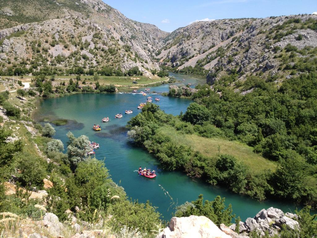 Micanovi Dvori Mobile Home Village Zrmanja โอเบรอควาซ ภายนอก รูปภาพ