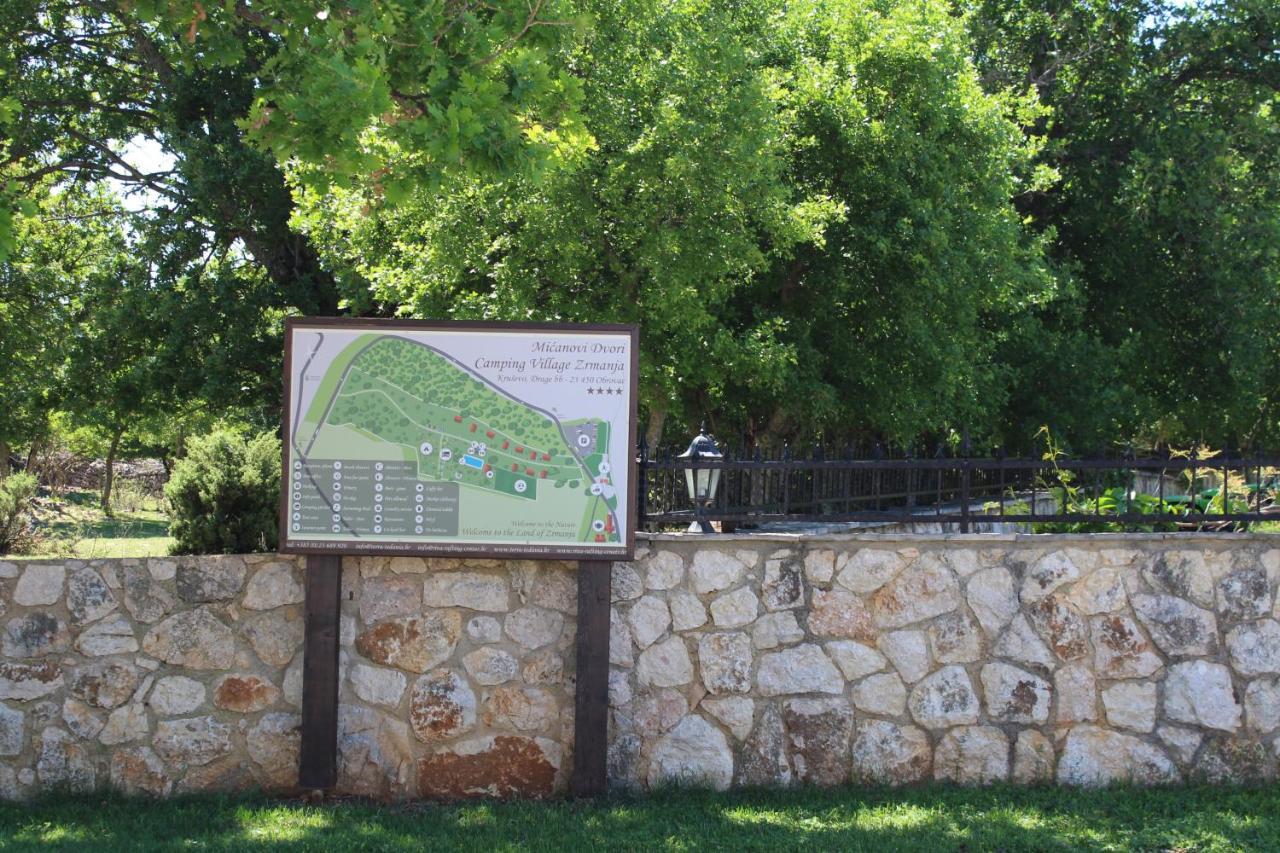 Micanovi Dvori Mobile Home Village Zrmanja โอเบรอควาซ ภายนอก รูปภาพ